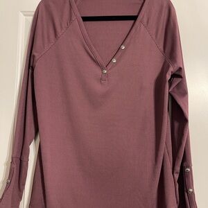 Women's Mauve V-Neck Button-Detail Top